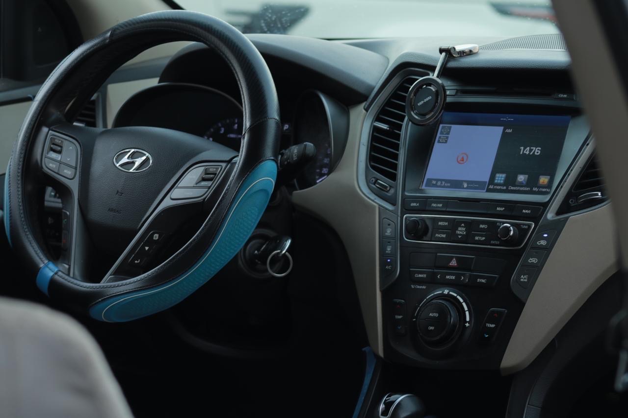 2017 Hyundai Santa Fe LT thumbnail 10