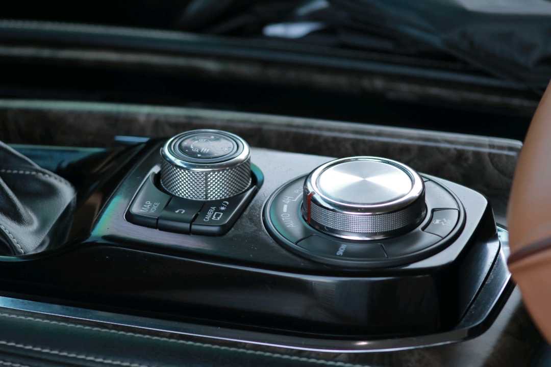2021 Infiniti QX80 Luxe thumbnail 9