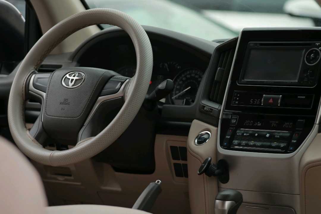 2020 Toyota Land Cruiser GX thumbnail 2