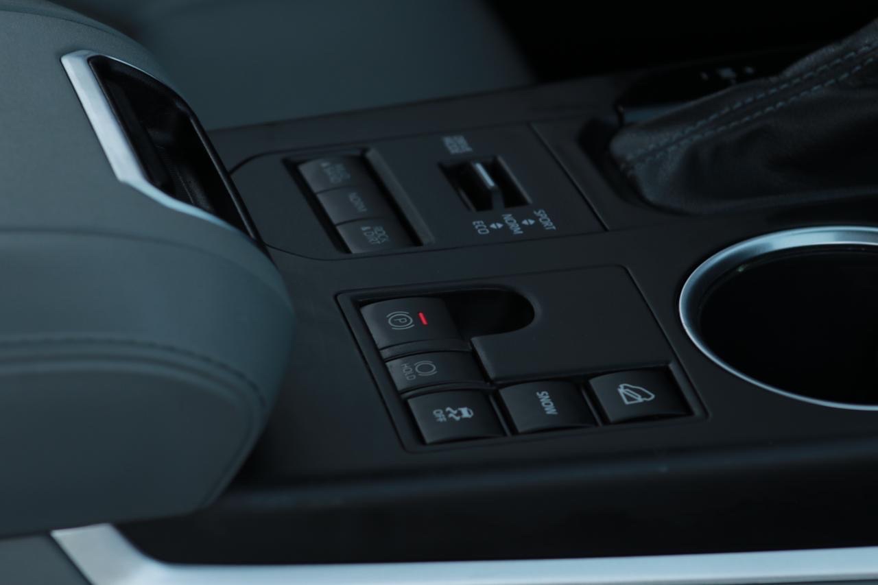 2023 Toyota Highlander Limited thumbnail 8
