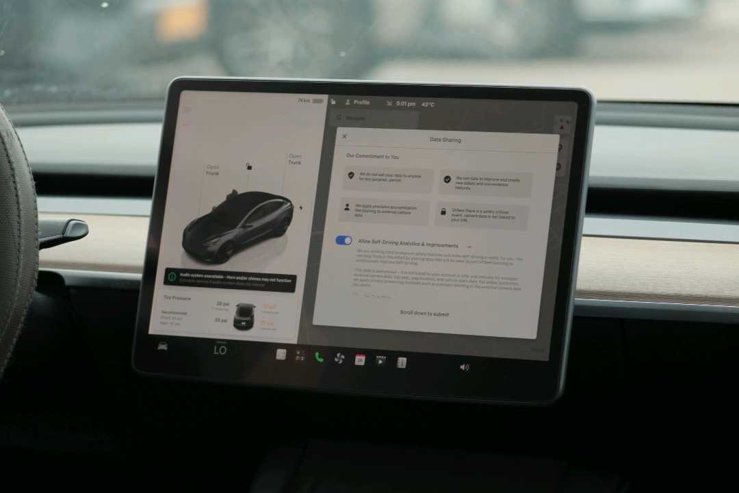 2023 Tesla Model 3 GX 460 thumbnail 9