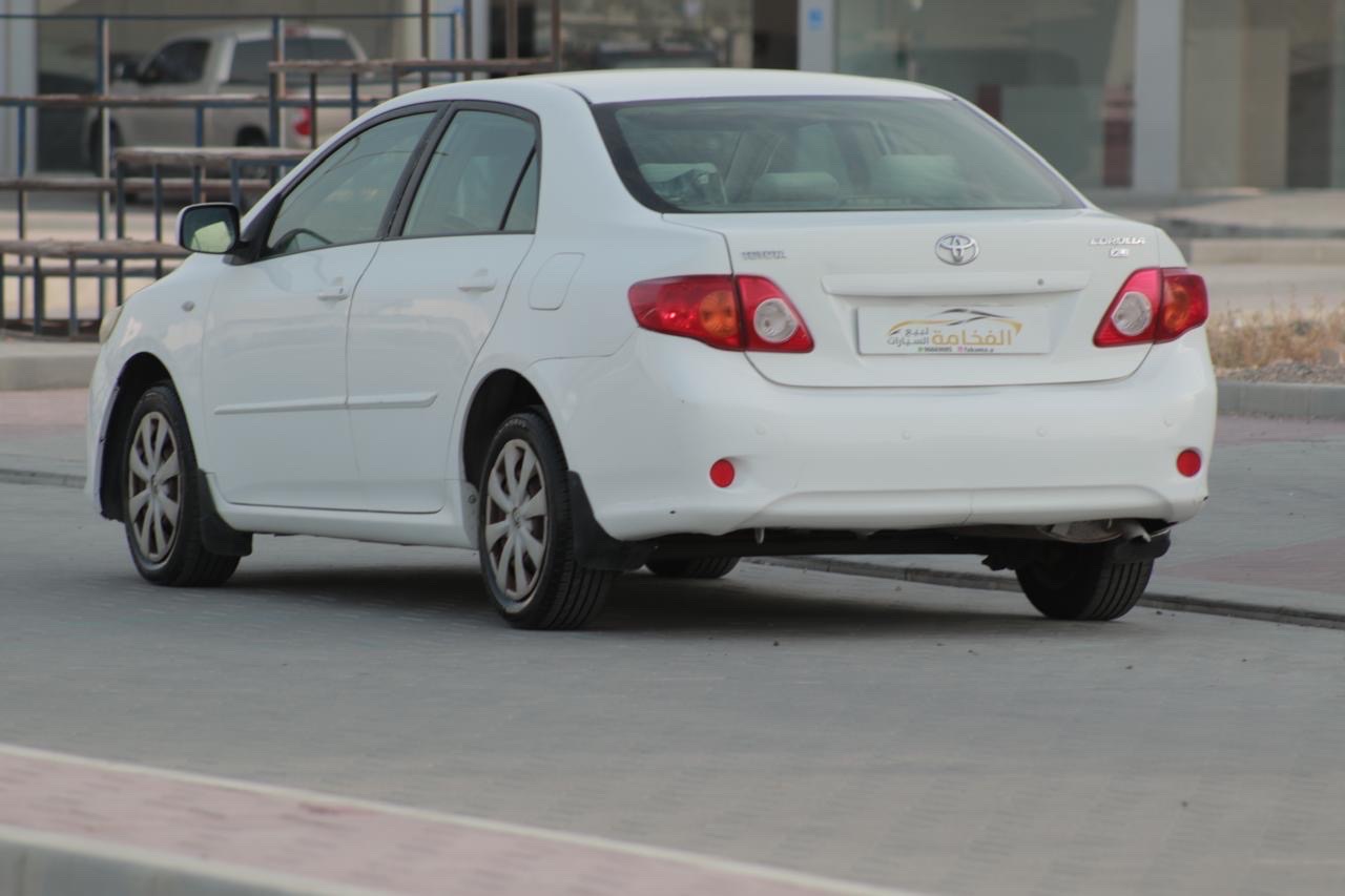 2010 Toyota Corolla XLE thumbnail 2
