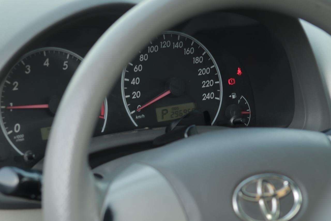 2010 Toyota Corolla XLE thumbnail 6