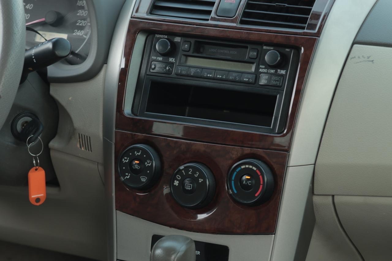 2010 Toyota Corolla XLE thumbnail 10