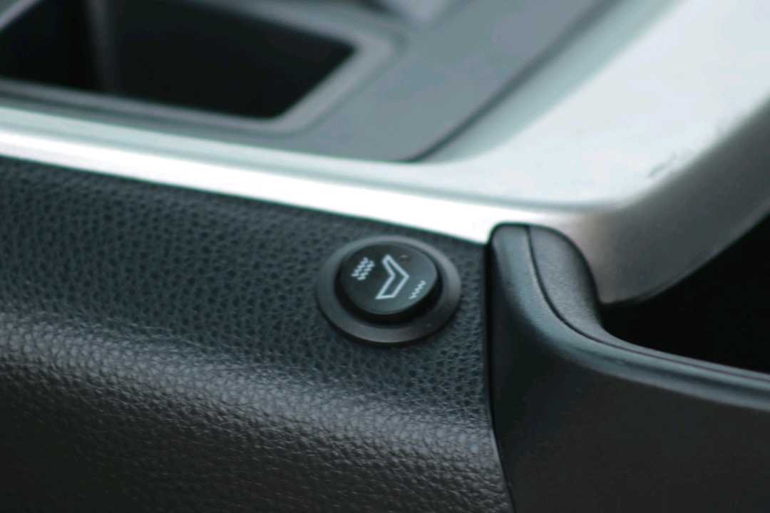 2023 Toyota Rav4 XLE thumbnail 3