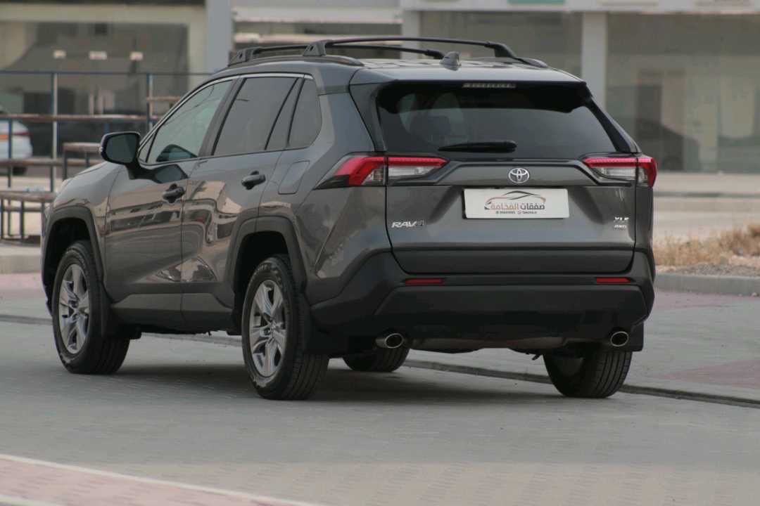 2023 Toyota Rav4 XLE thumbnail 6