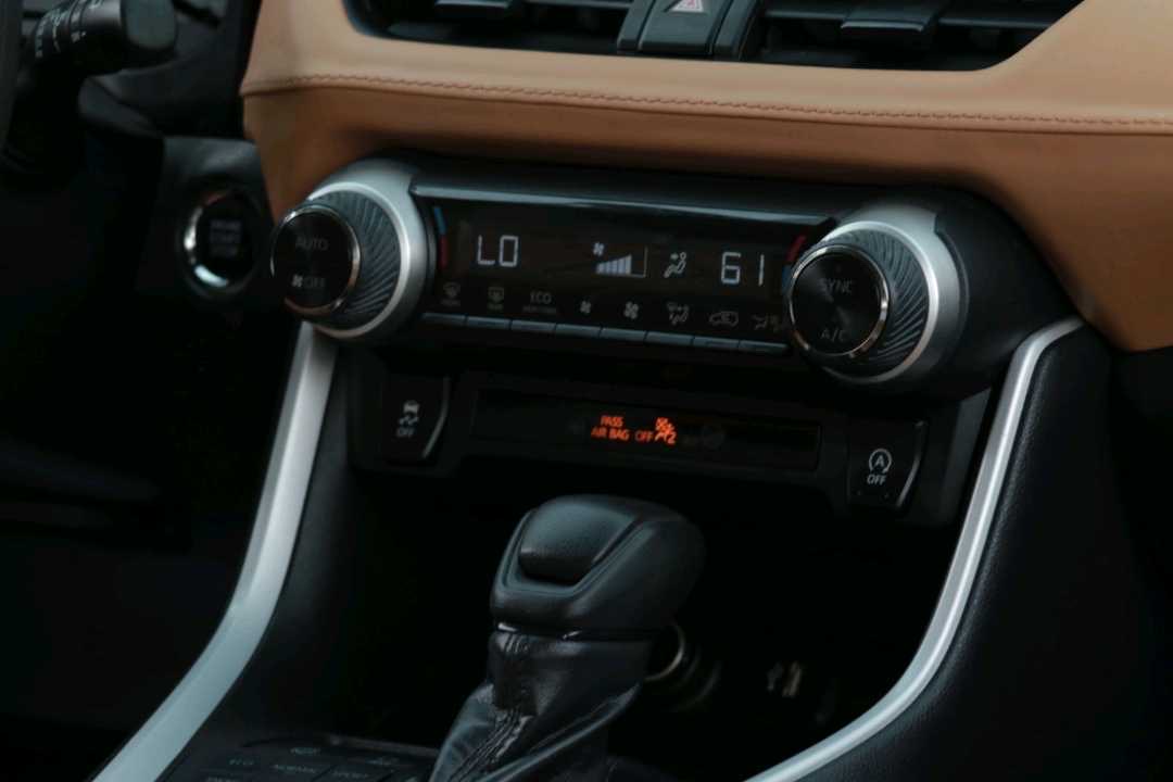 2023 Toyota Rav4 XLE thumbnail 13