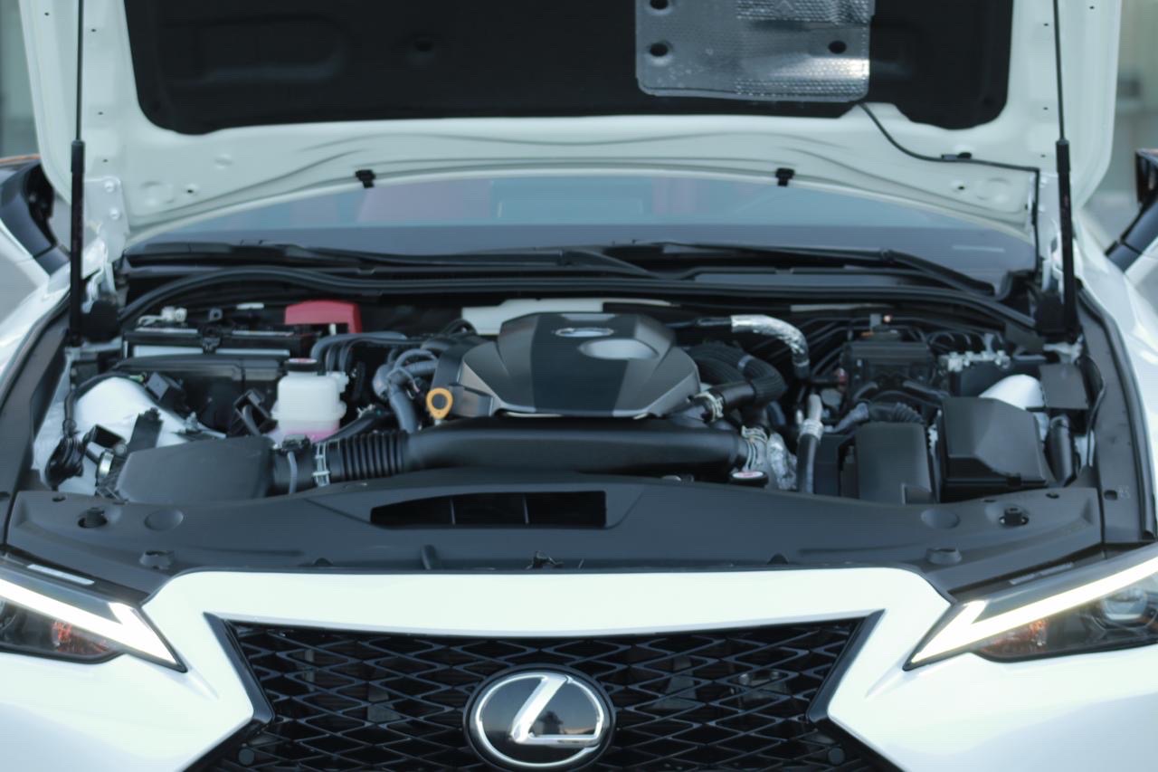 2024 Lexus IS 300 thumbnail 9