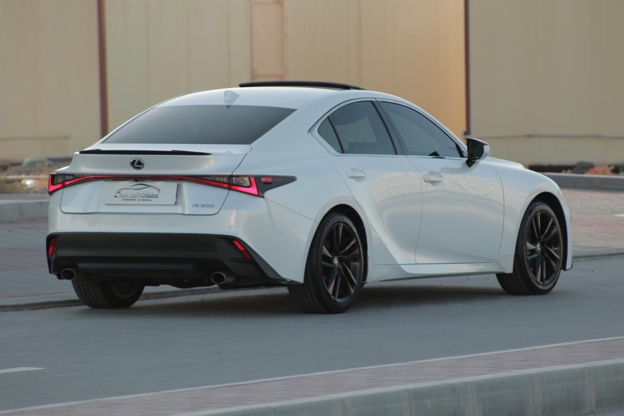 2024 Lexus IS 300 thumbnail 16