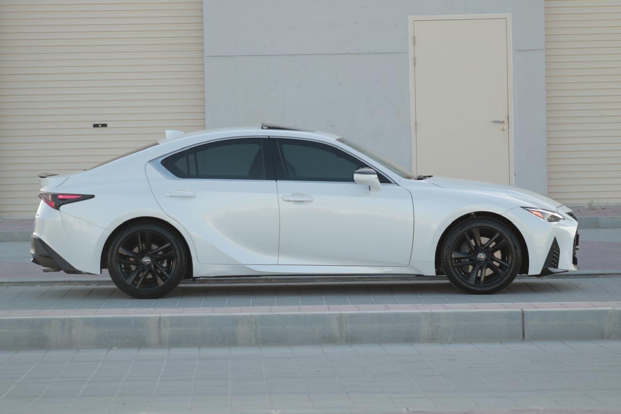2024 Lexus IS 300 thumbnail 17