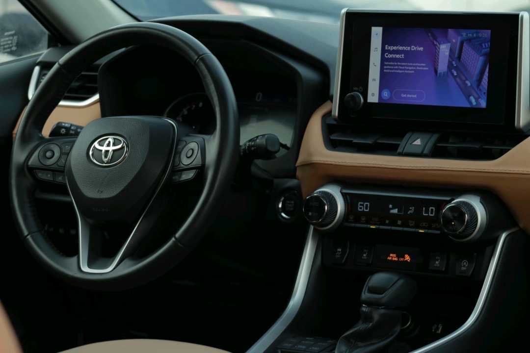 2023 Toyota Rav4 XLE thumbnail 4