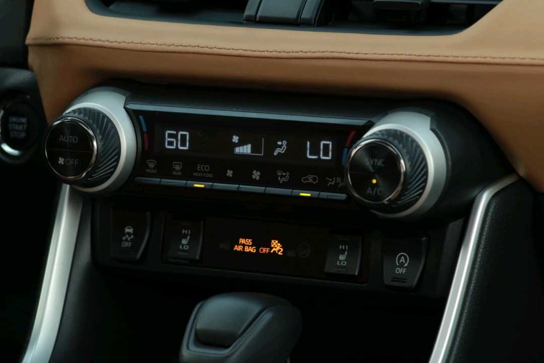 2023 Toyota Rav4 XLE thumbnail 8