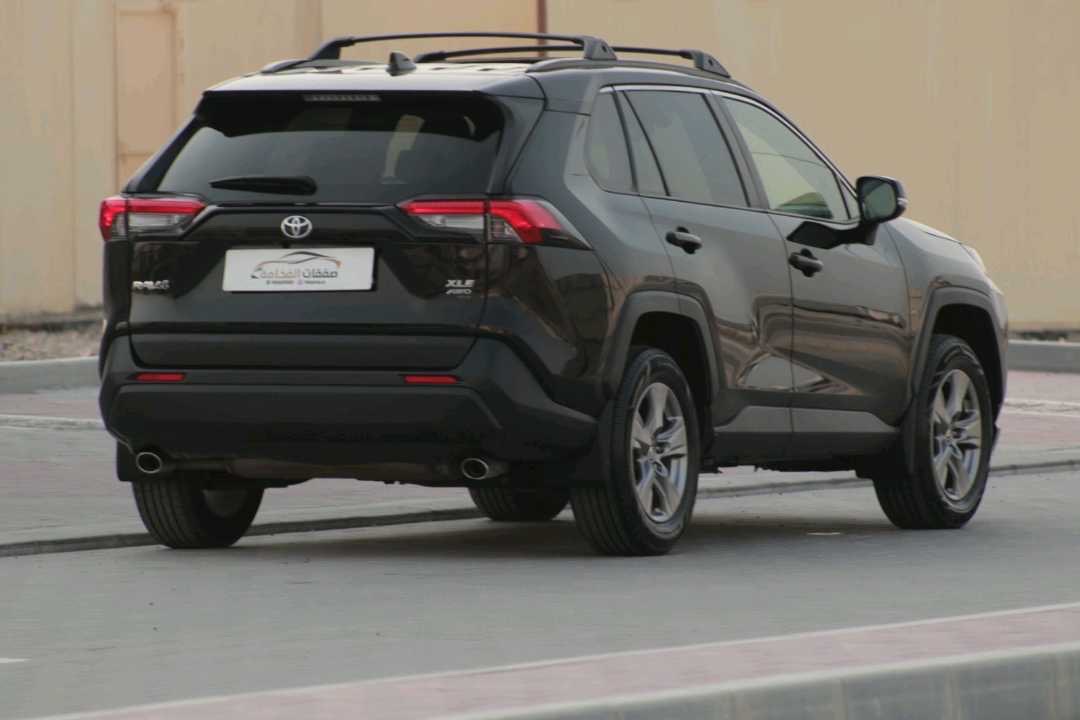 2023 Toyota Rav4 XLE thumbnail 9
