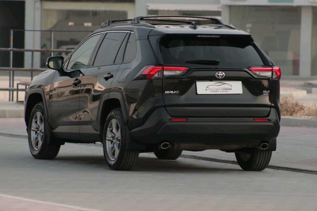 2023 Toyota Rav4 XLE thumbnail 12
