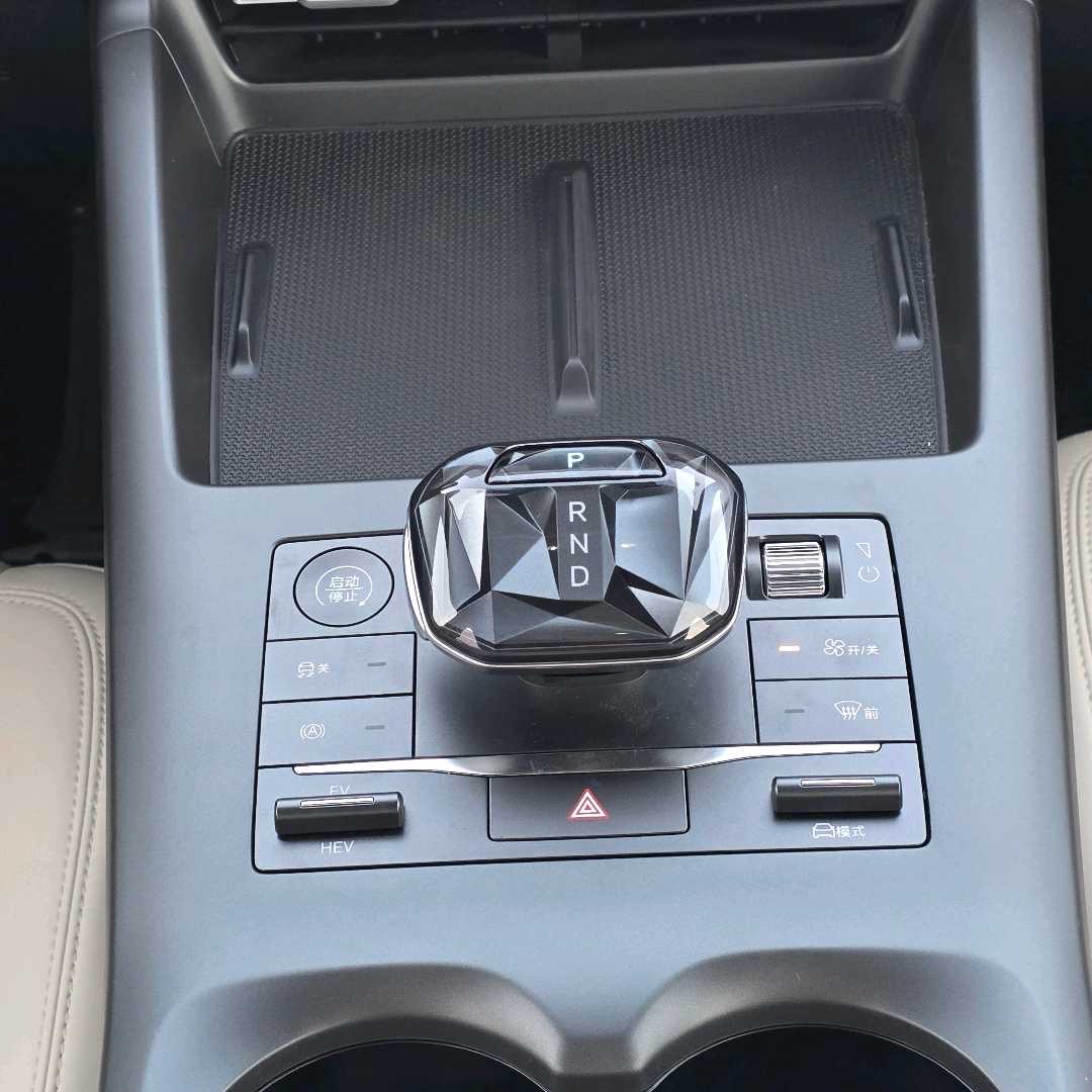 2025 BYD Tshen Plus DM-i thumbnail 9