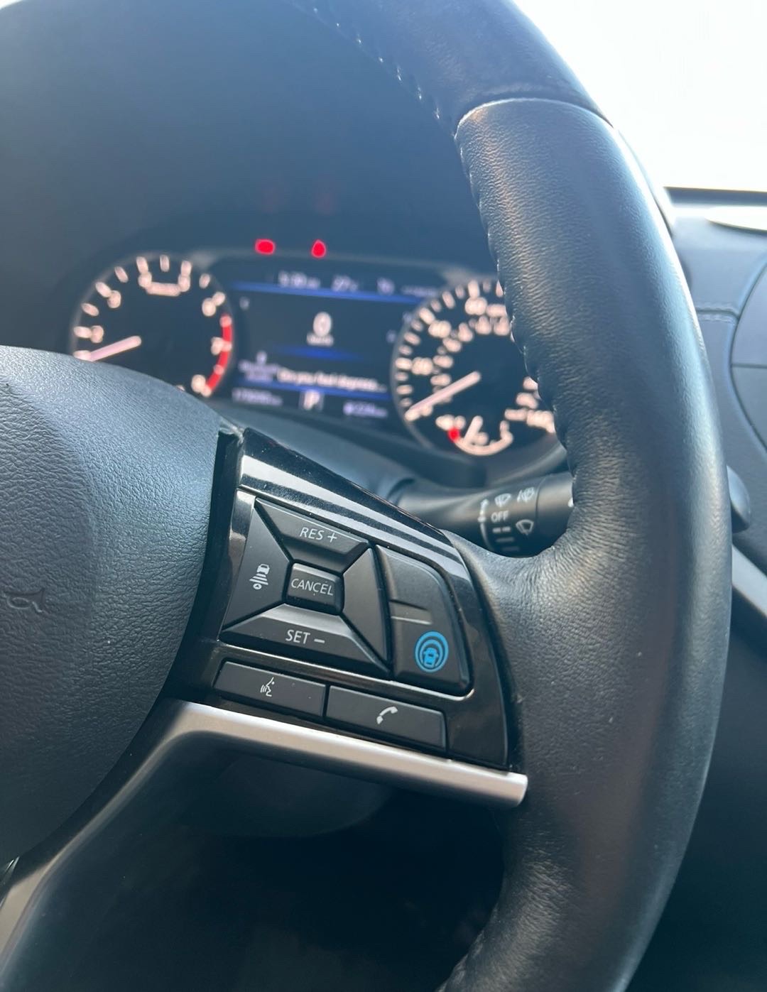 2020 Nissan Altima SV thumbnail 15