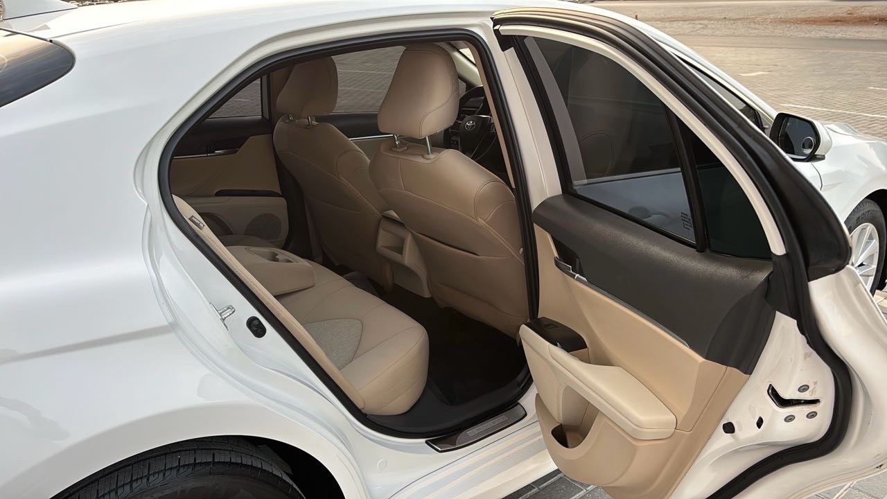 2023 Toyota Camry LE thumbnail 3