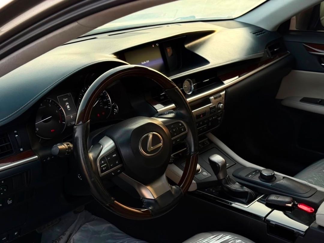 2017 Lexus ES 350 thumbnail 7
