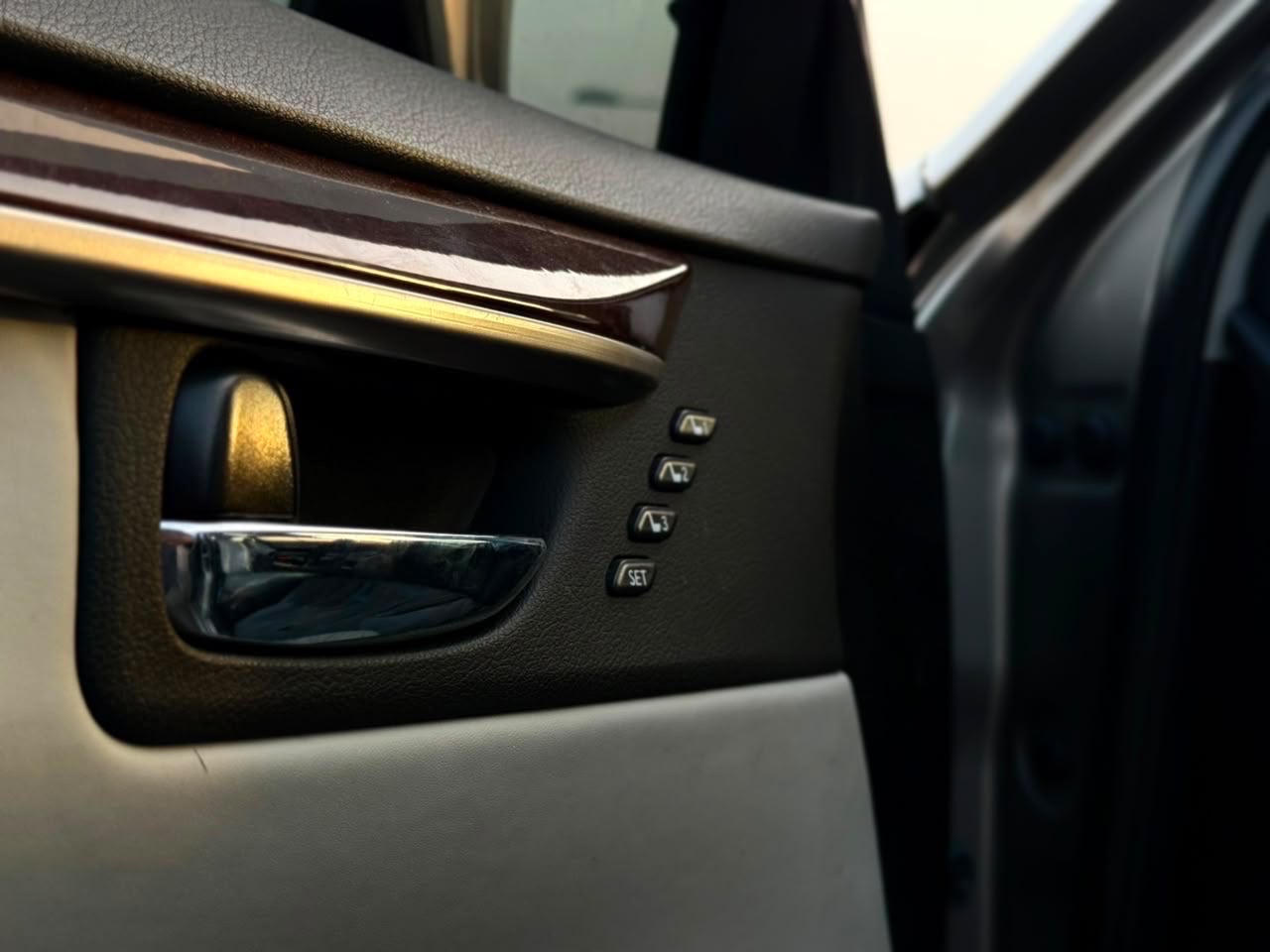 2017 Lexus ES 350 thumbnail 8