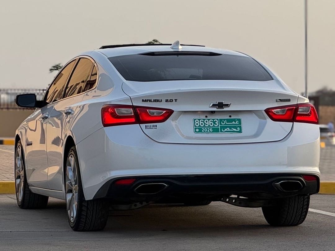 2018 Chevrolet Malibu Premier thumbnail 3