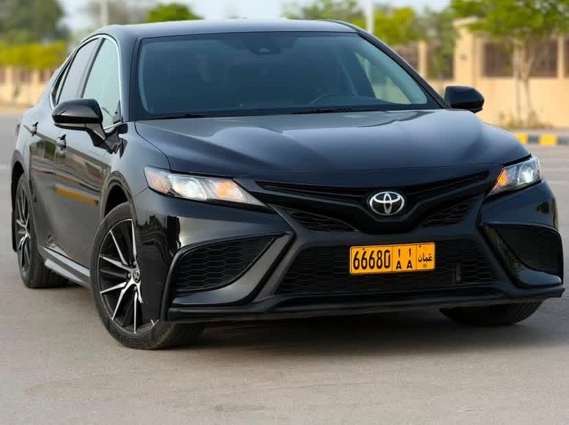2021 Toyota Camry SE thumbnail 2