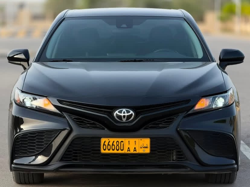 2021 Toyota Camry SE thumbnail 3