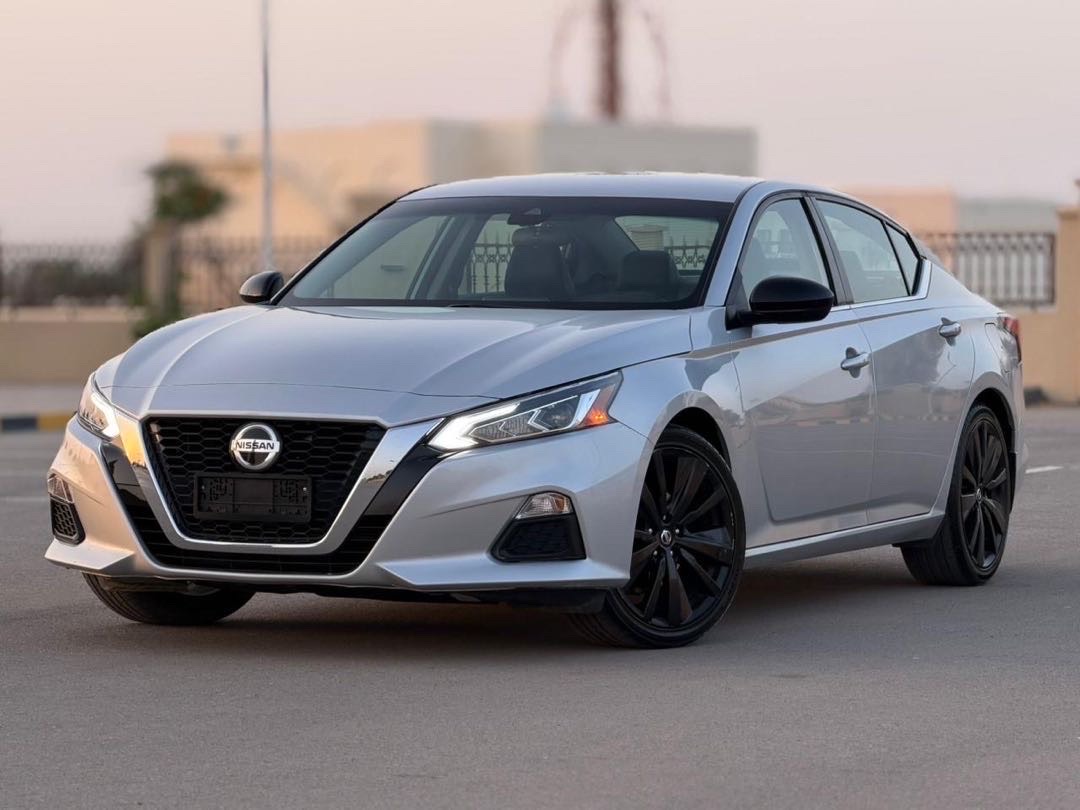 2021 Nissan Altima SR thumbnail 2