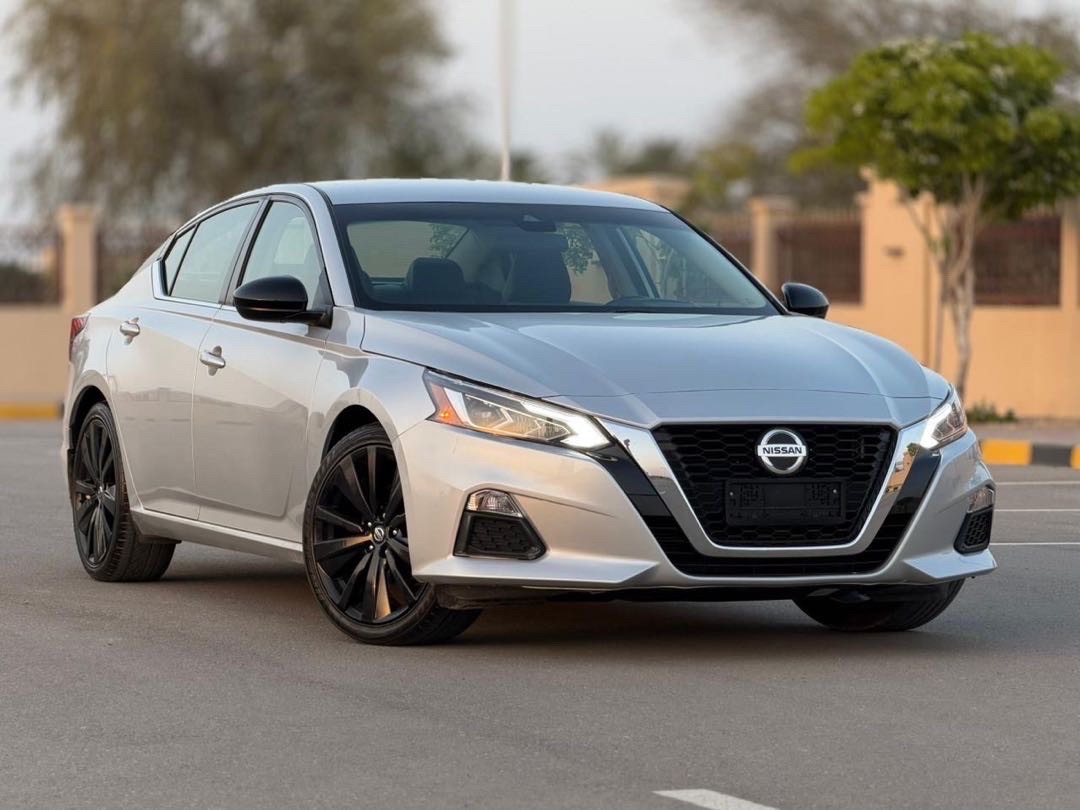 2021 Nissan Altima SR thumbnail 3