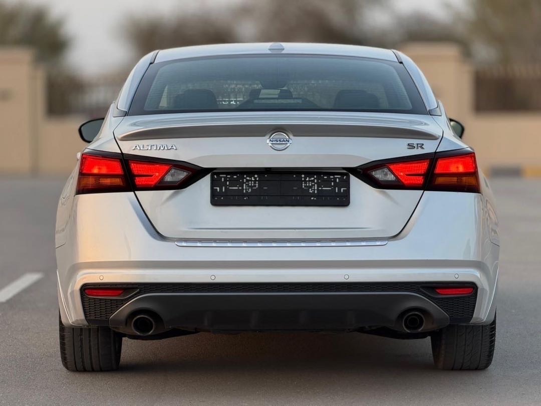 2021 Nissan Altima SR thumbnail 4