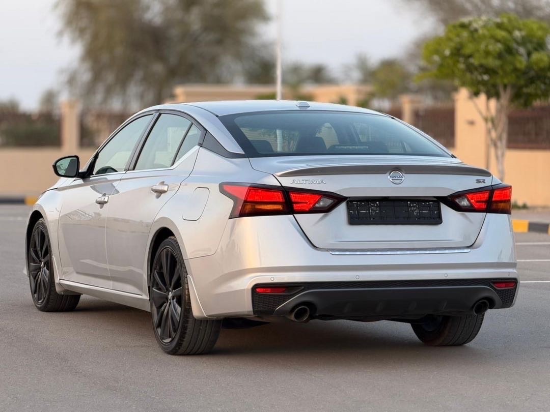 2021 Nissan Altima SR thumbnail 6