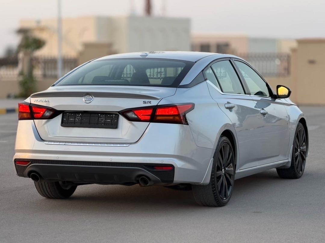 2021 Nissan Altima SR thumbnail 7