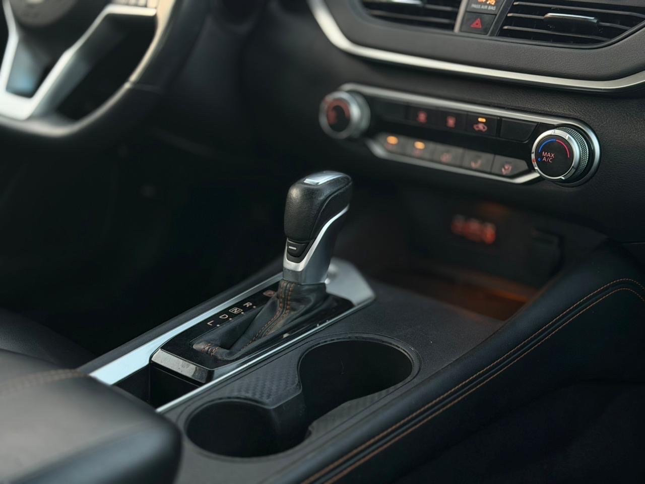 2021 Nissan Altima SR thumbnail 8