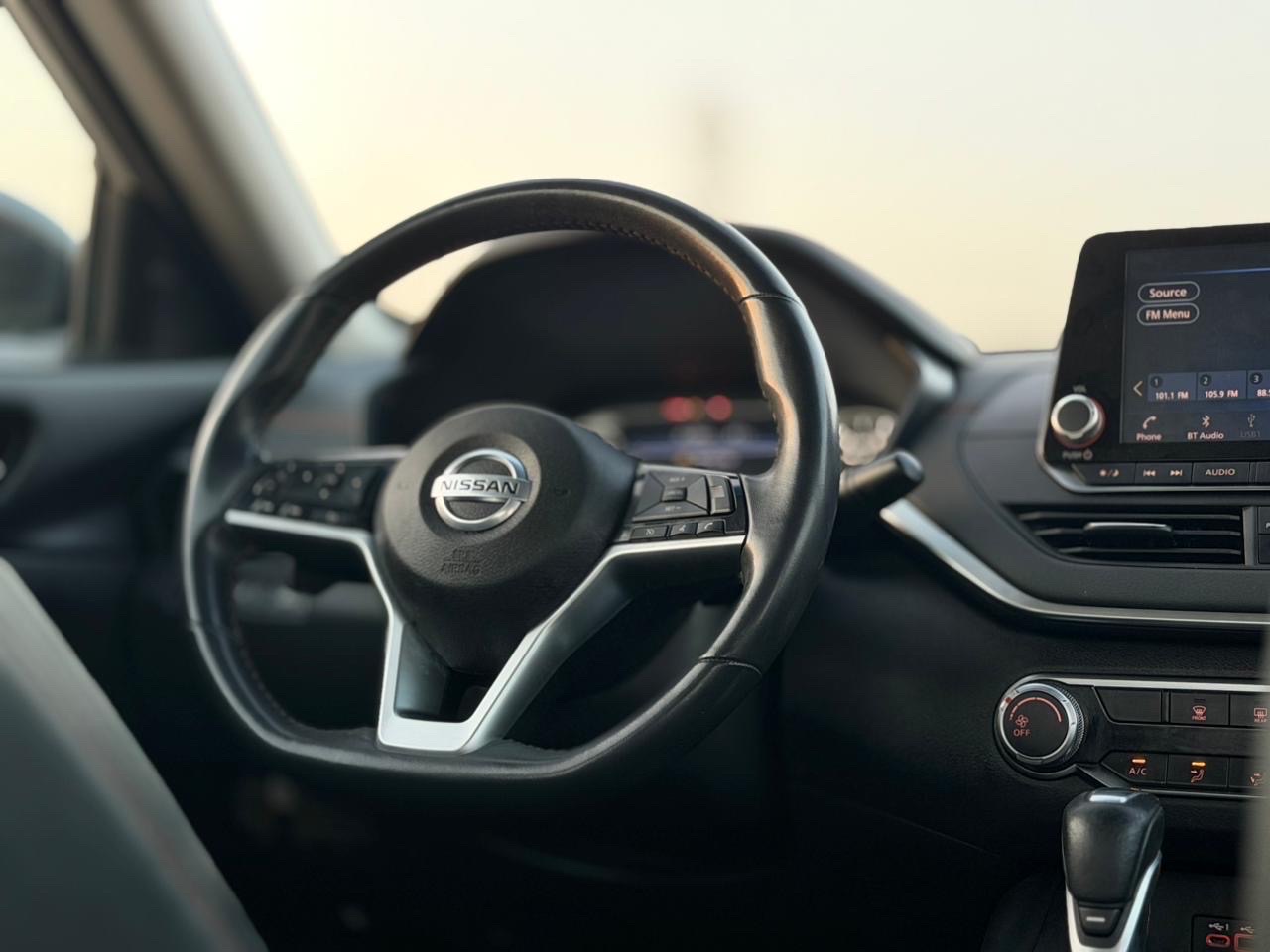 2021 Nissan Altima SR thumbnail 9