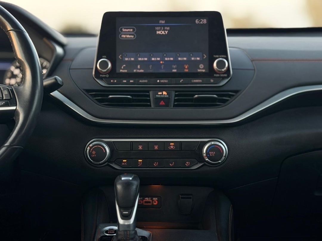 2021 Nissan Altima SR thumbnail 10