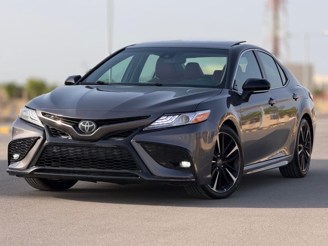 2018 Toyota Camry XSE thumbnail 2