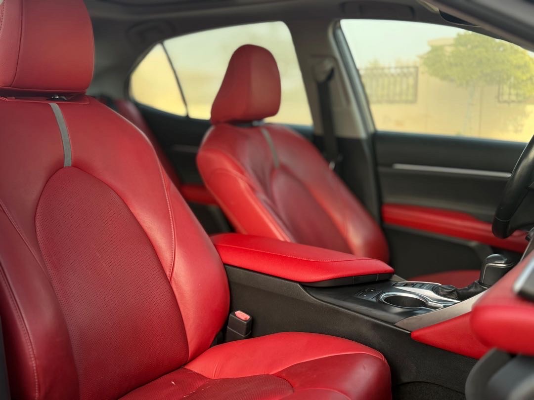 2018 Toyota Camry XSE thumbnail 5