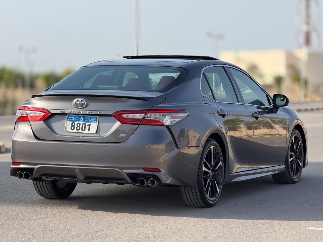 2018 Toyota Camry XSE thumbnail 6