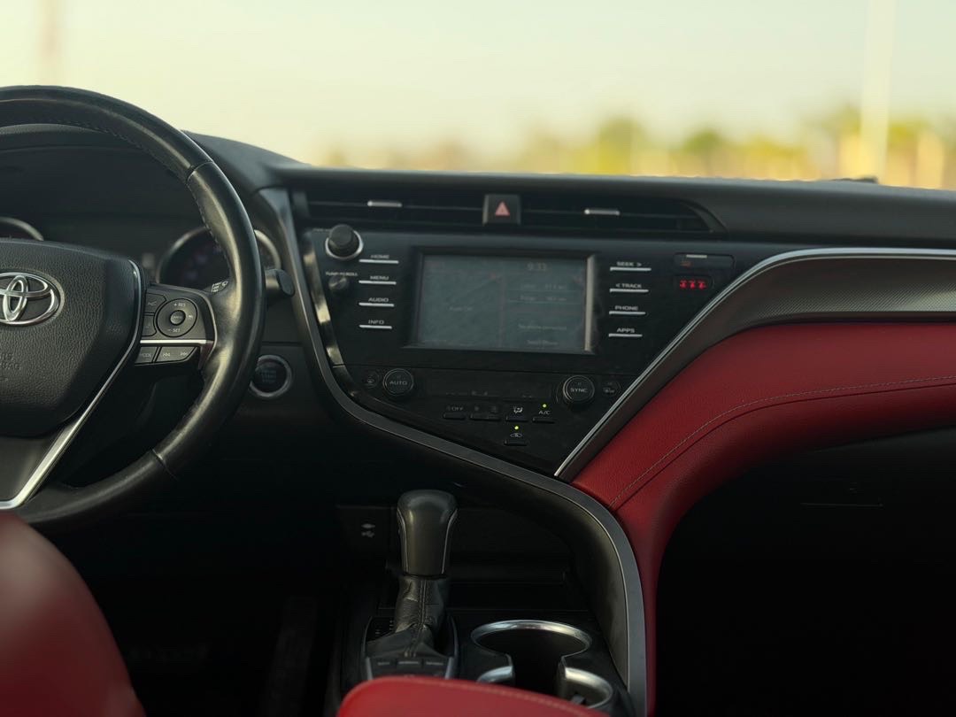 2018 Toyota Camry XSE thumbnail 9