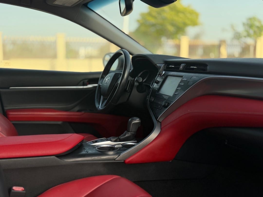 2018 Toyota Camry XSE thumbnail 10