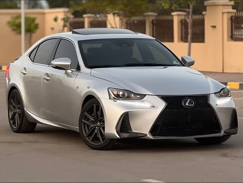 2019 Lexus IS 300 thumbnail 2