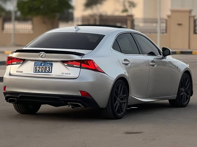 2019 Lexus IS 300 thumbnail 3