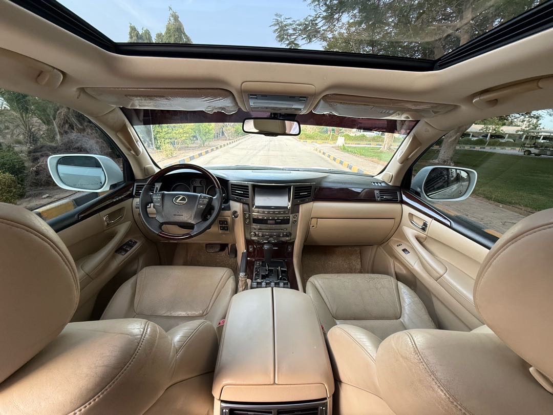 2009 Lexus LX 570 thumbnail 6