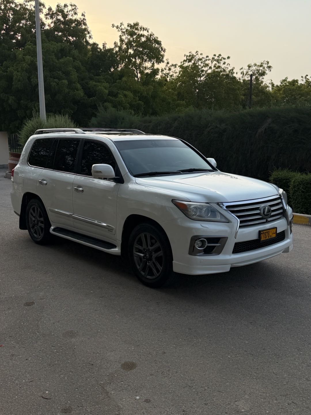 2009 Lexus LX 570 thumbnail 10