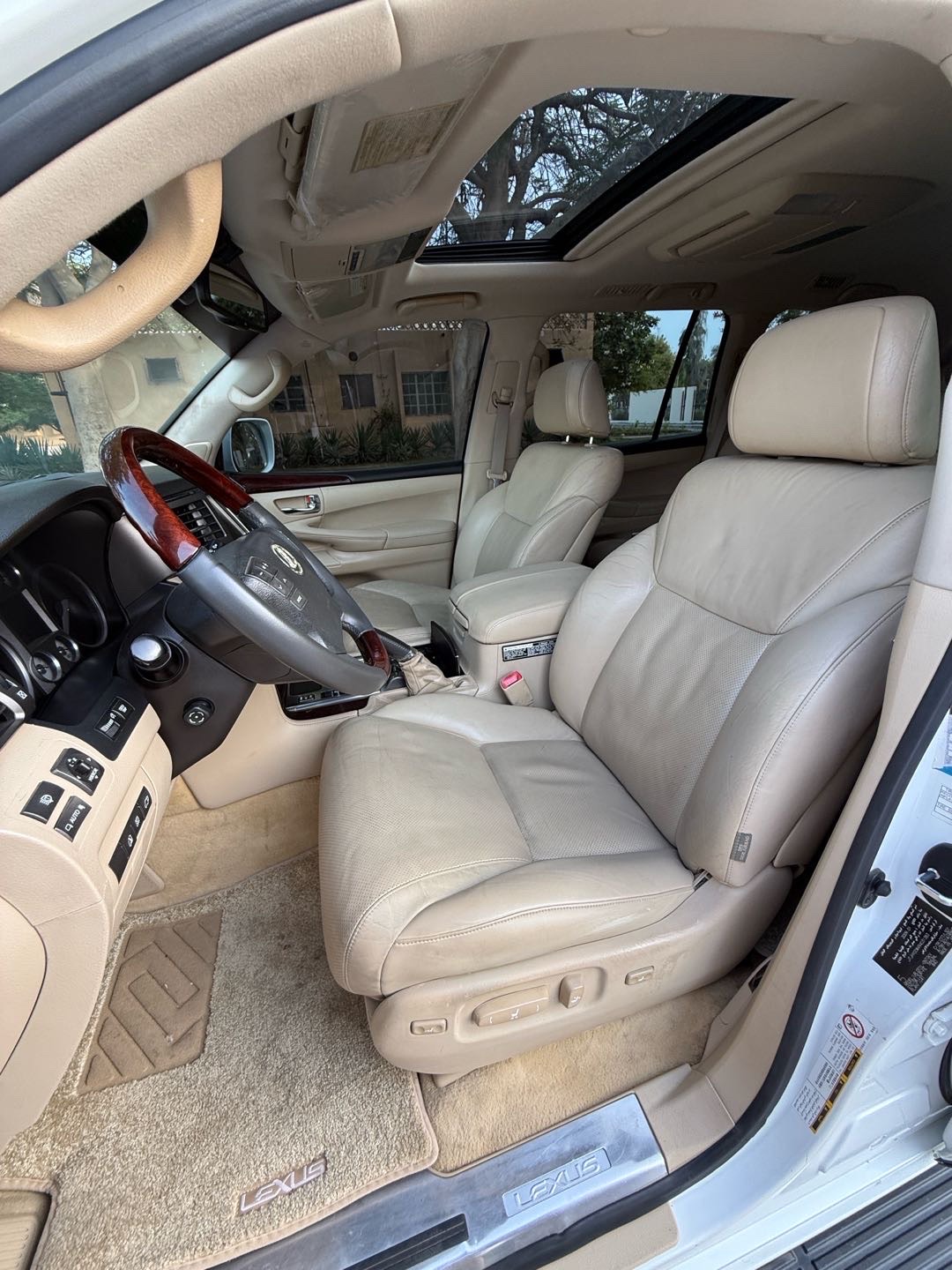 2009 Lexus LX 570 thumbnail 11