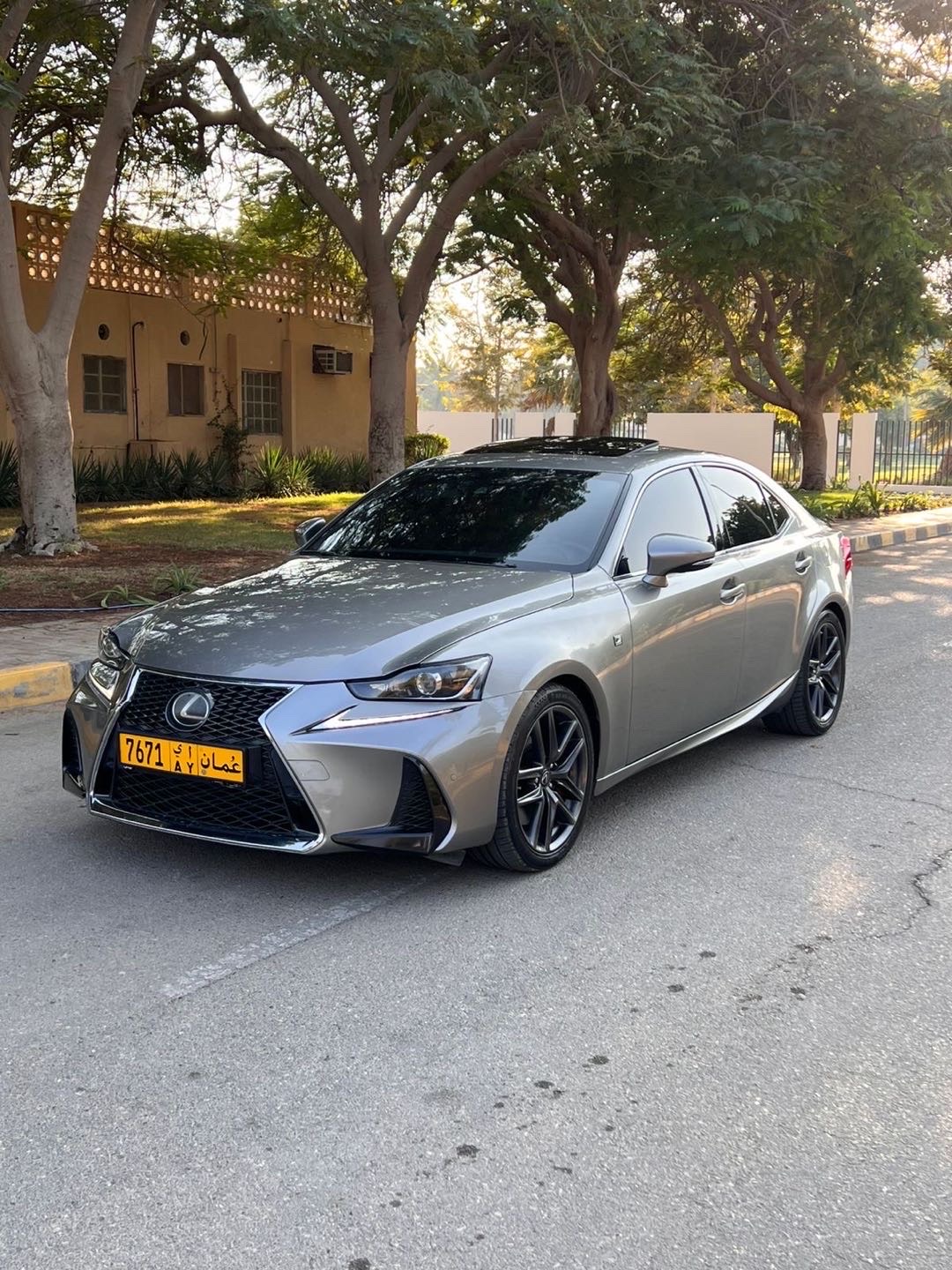 2019 Lexus IS 300 thumbnail 2
