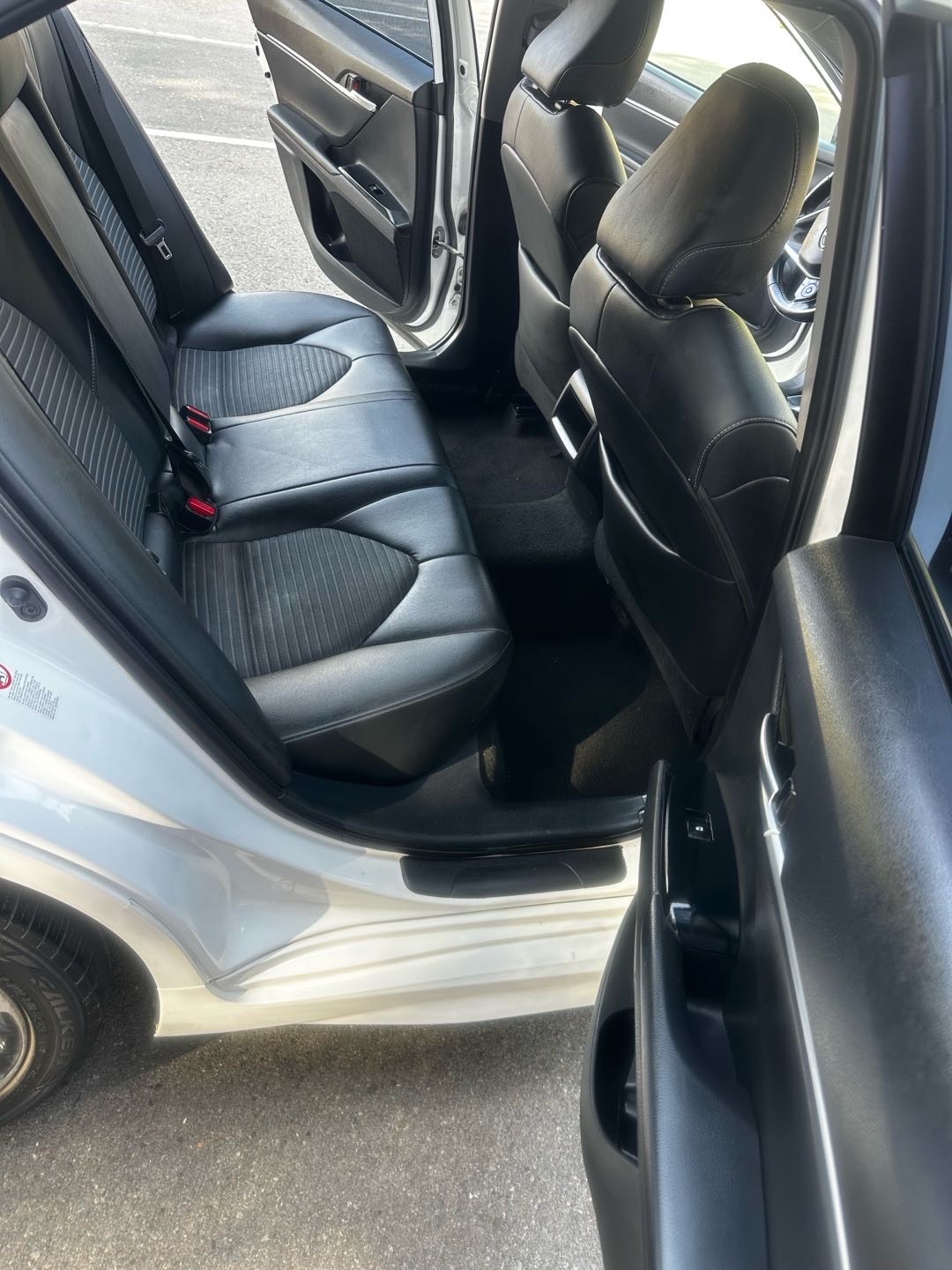 2018 Toyota Camry SE thumbnail 4