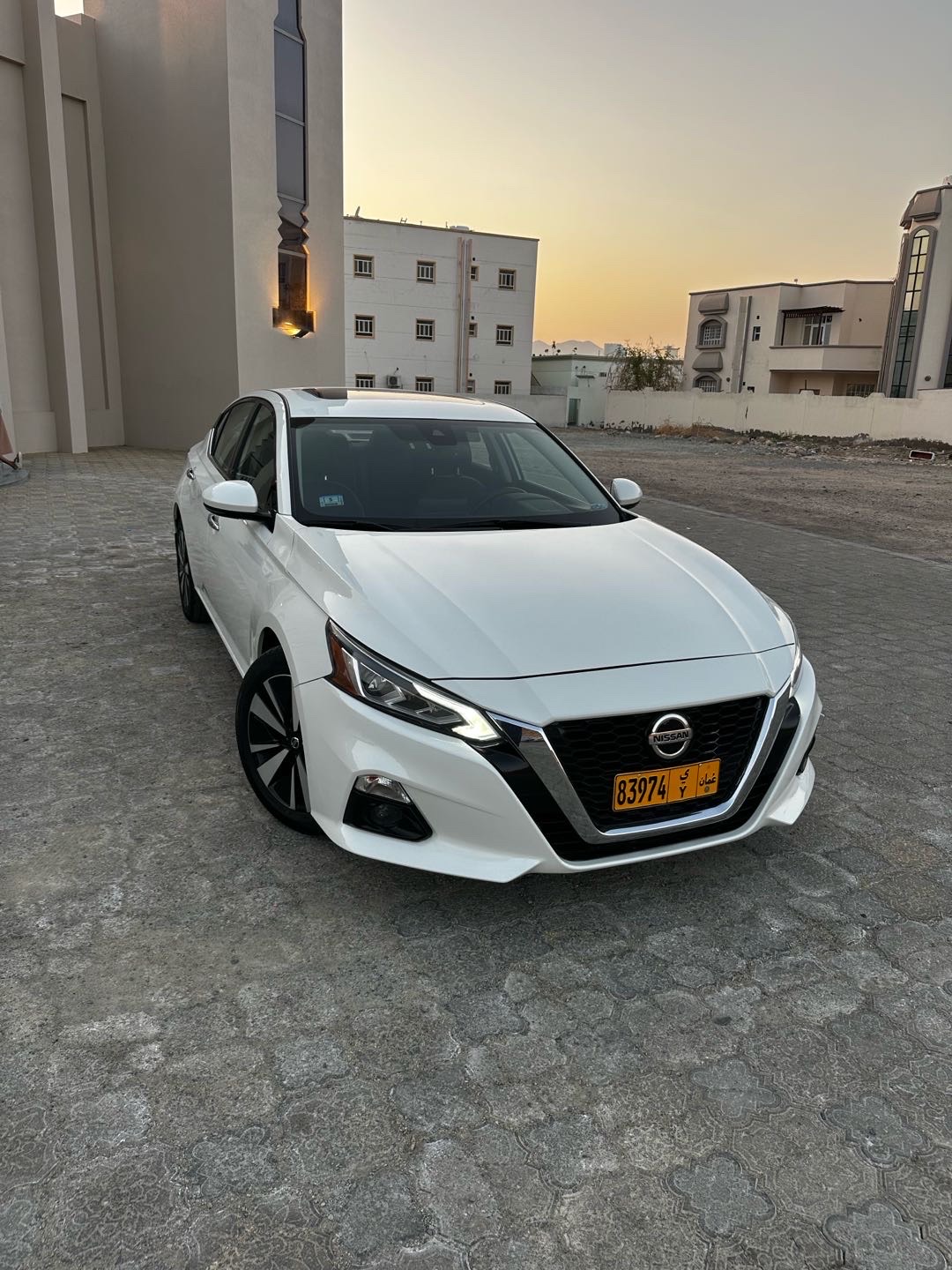 2019 Nissan Altima SL thumbnail 2