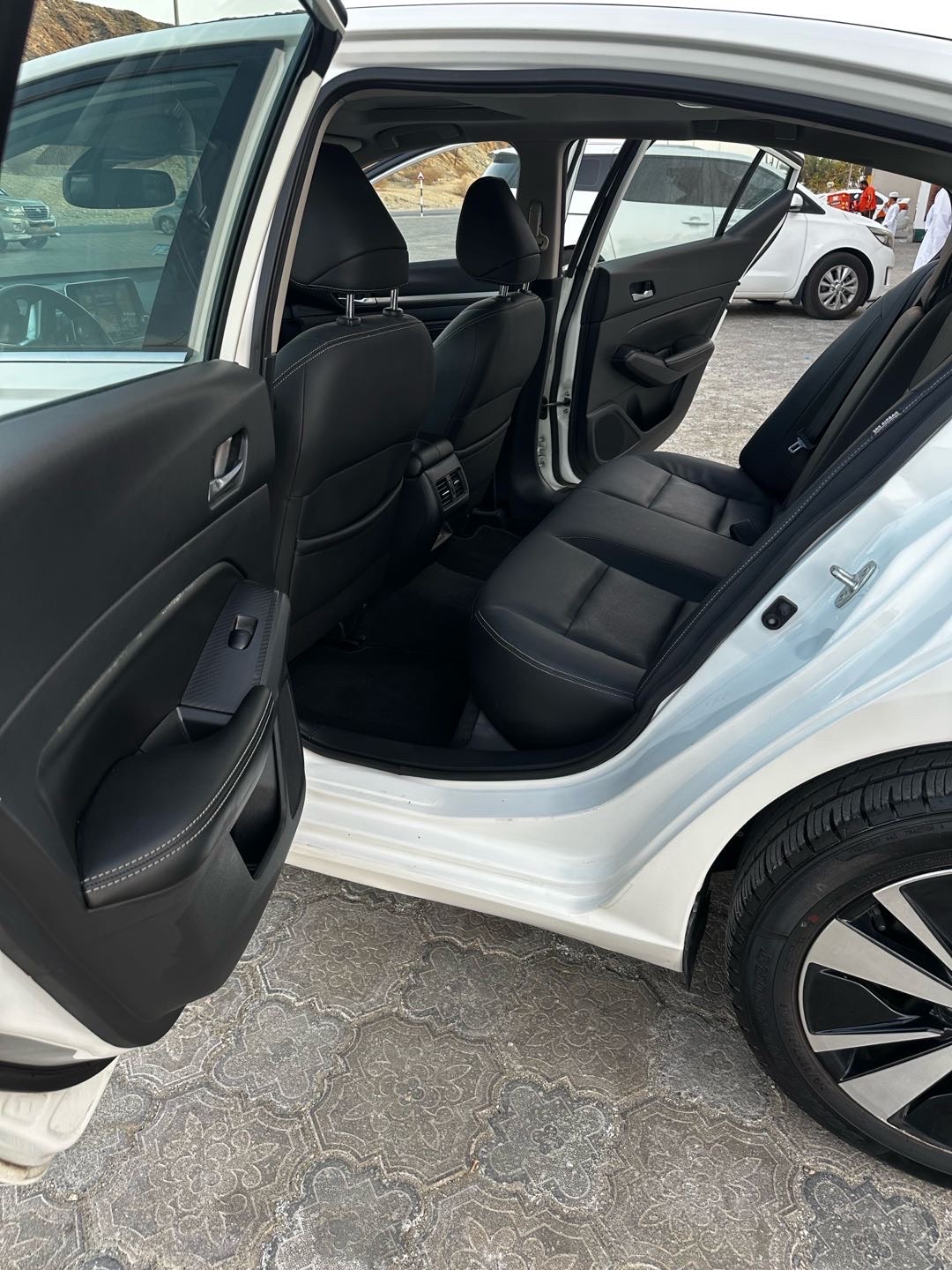 2019 Nissan Altima SL thumbnail 12