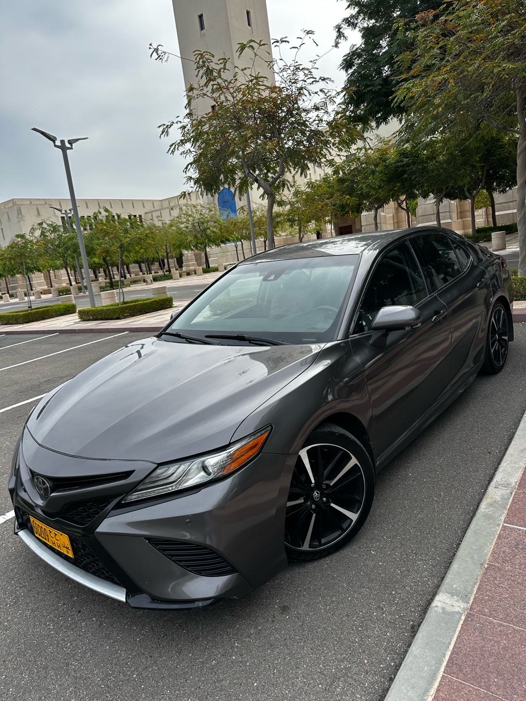 2018 Toyota Camry XSE thumbnail 2