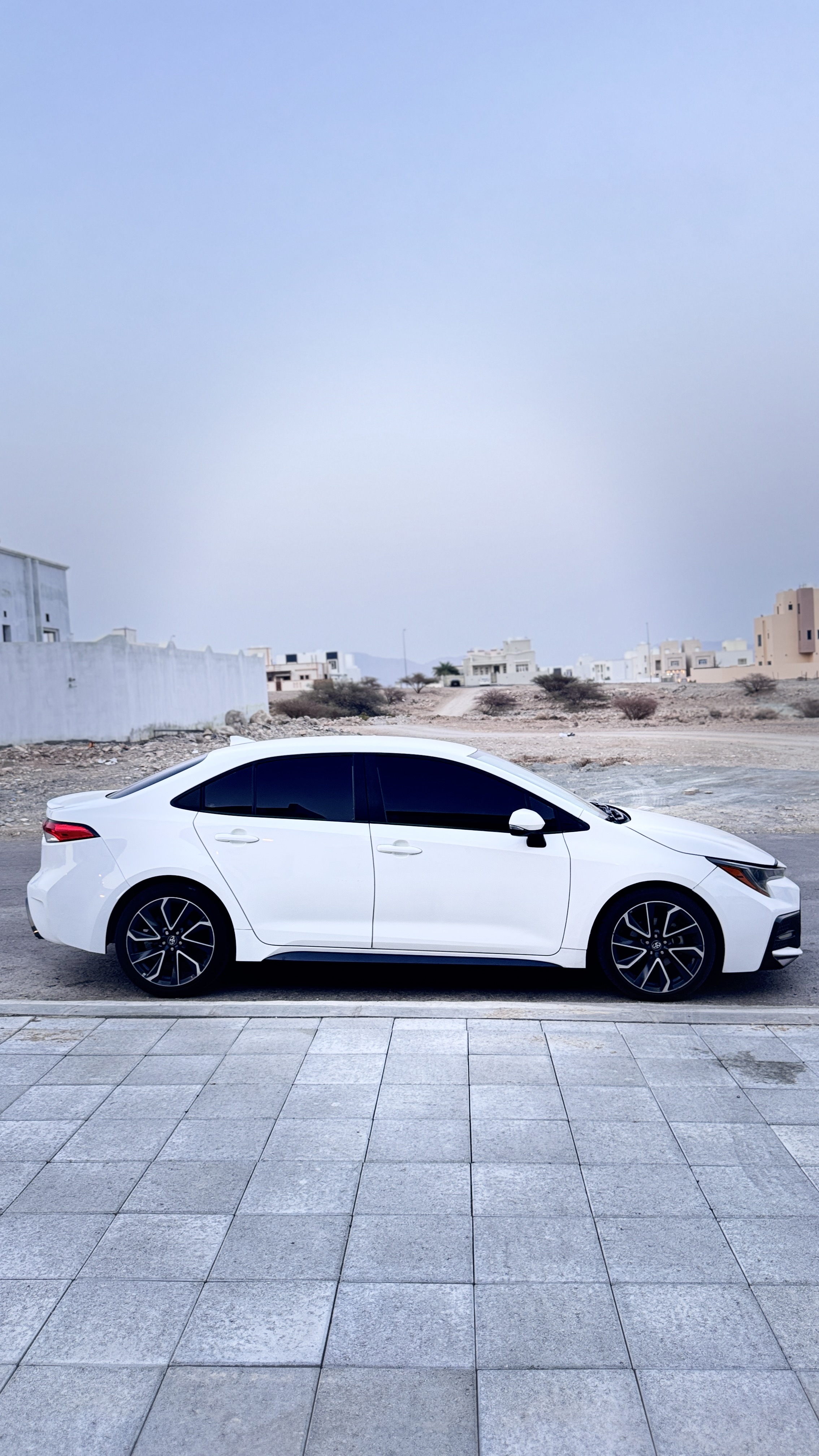 2020 Toyota Corolla SE thumbnail 2